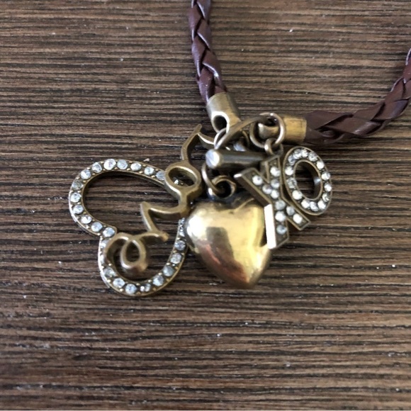 Faux leather charm bracelet - Picture 2 of 2